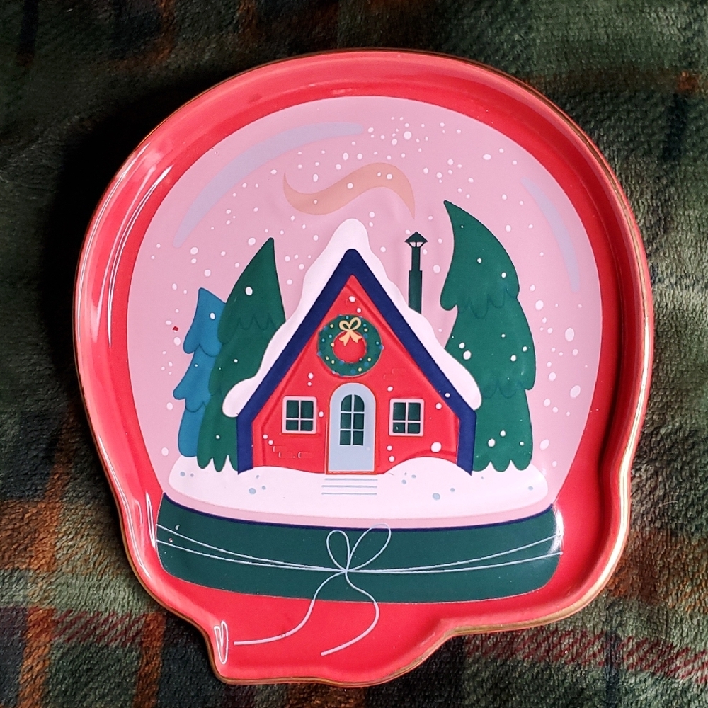 Festive‎ Red Holiday Spoon Rest with Snowglobe Snowy Cabin Design